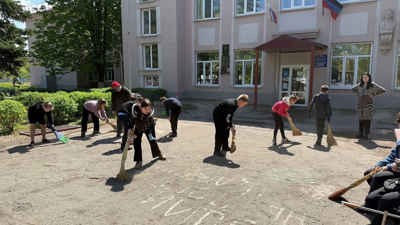Весенний субботник в средней школе № 1: Вместе за чистоту!.
